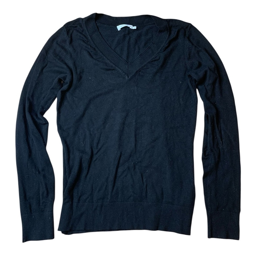 💜 Ricki’s Black V-Neck Long Sleeve Essential Sweater - Size Medium